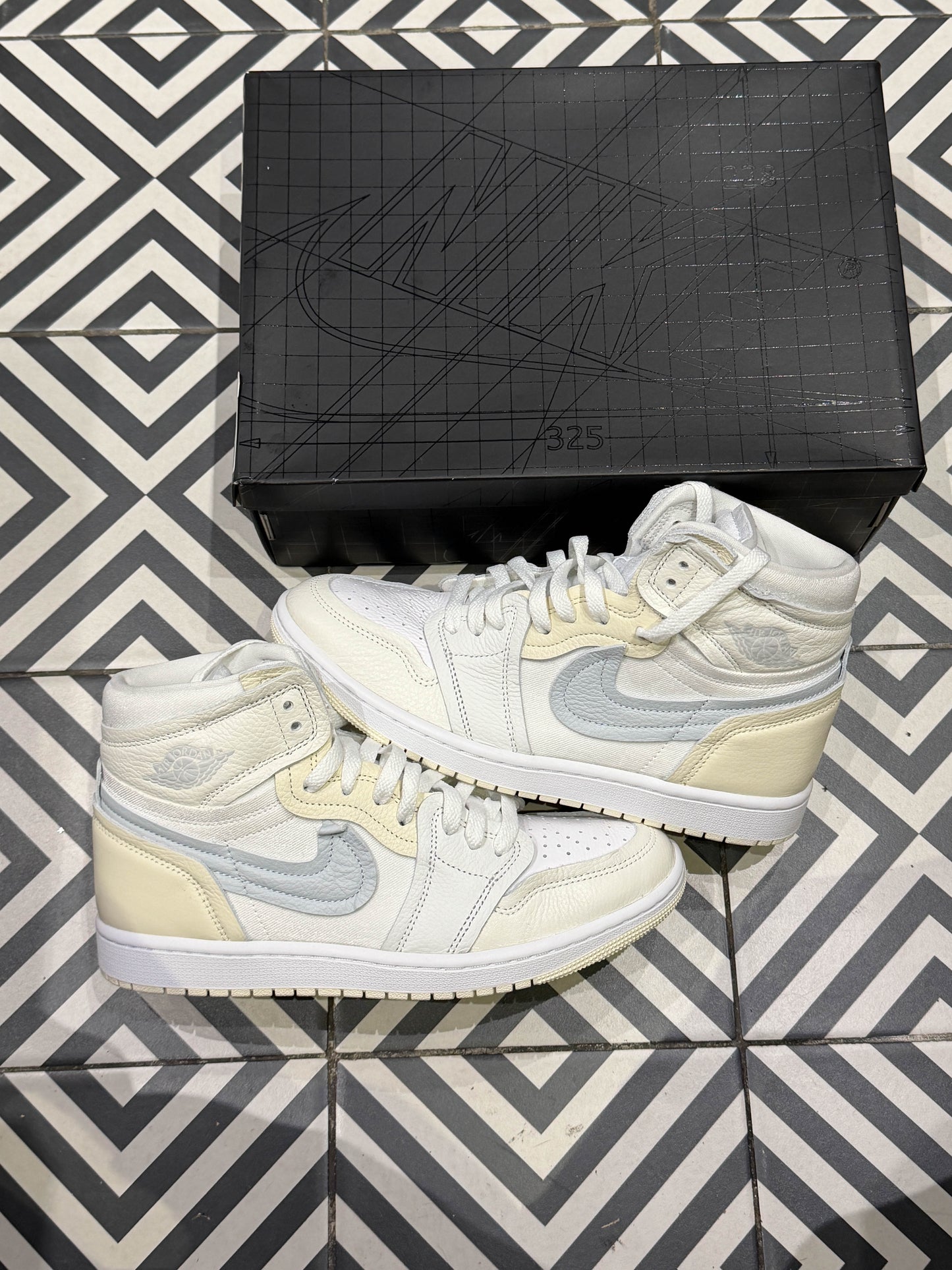 Jordan 1 High Coconut (Taille 41)