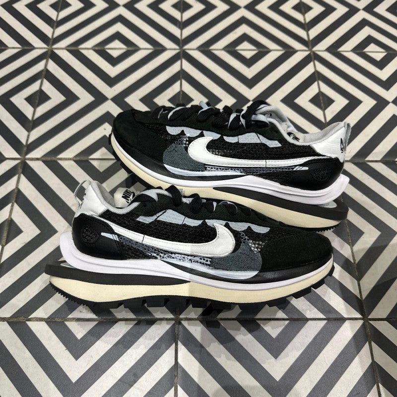 Sacai Vaporwaffle Black white (Taille 38)