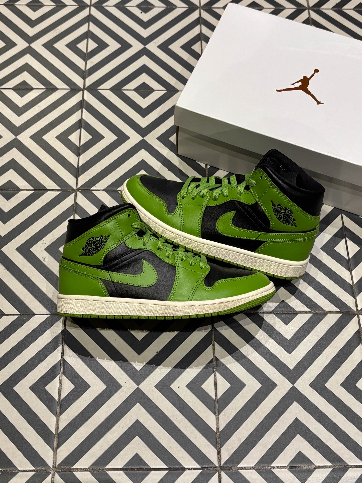 Jordan 1 Mid Green (Taille 42)
