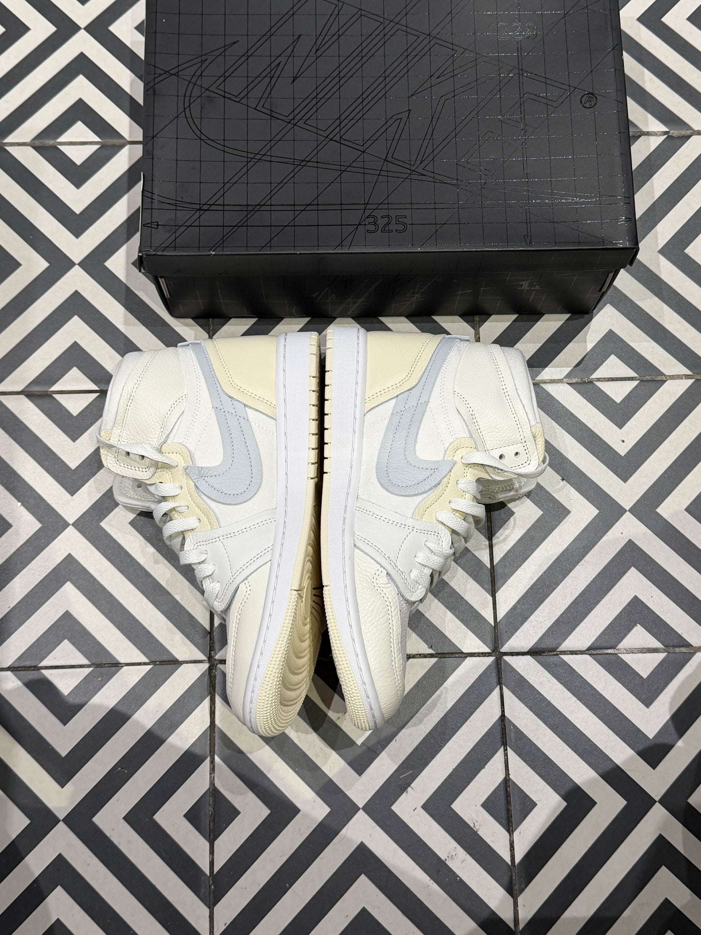 Jordan 1 High Coconut (Taille 41)