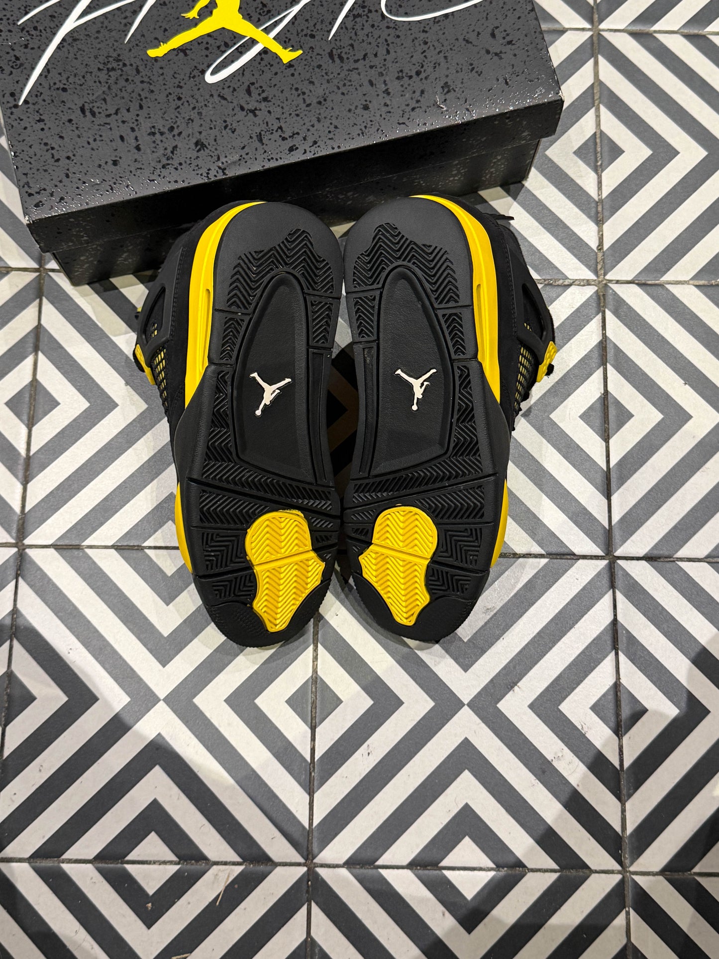 Jordan 4 Thunder (Taille 41)