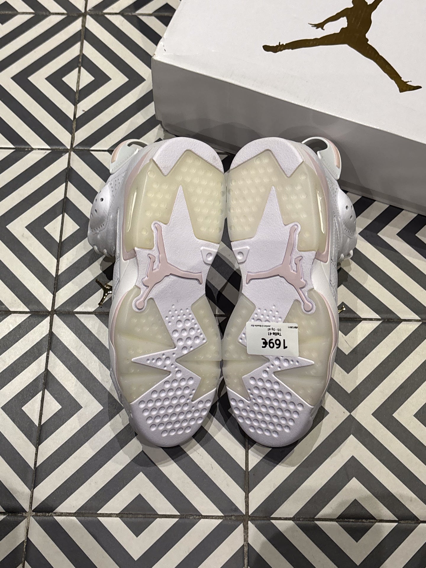 Jordan 6 Boucle d'or (Taille 41)