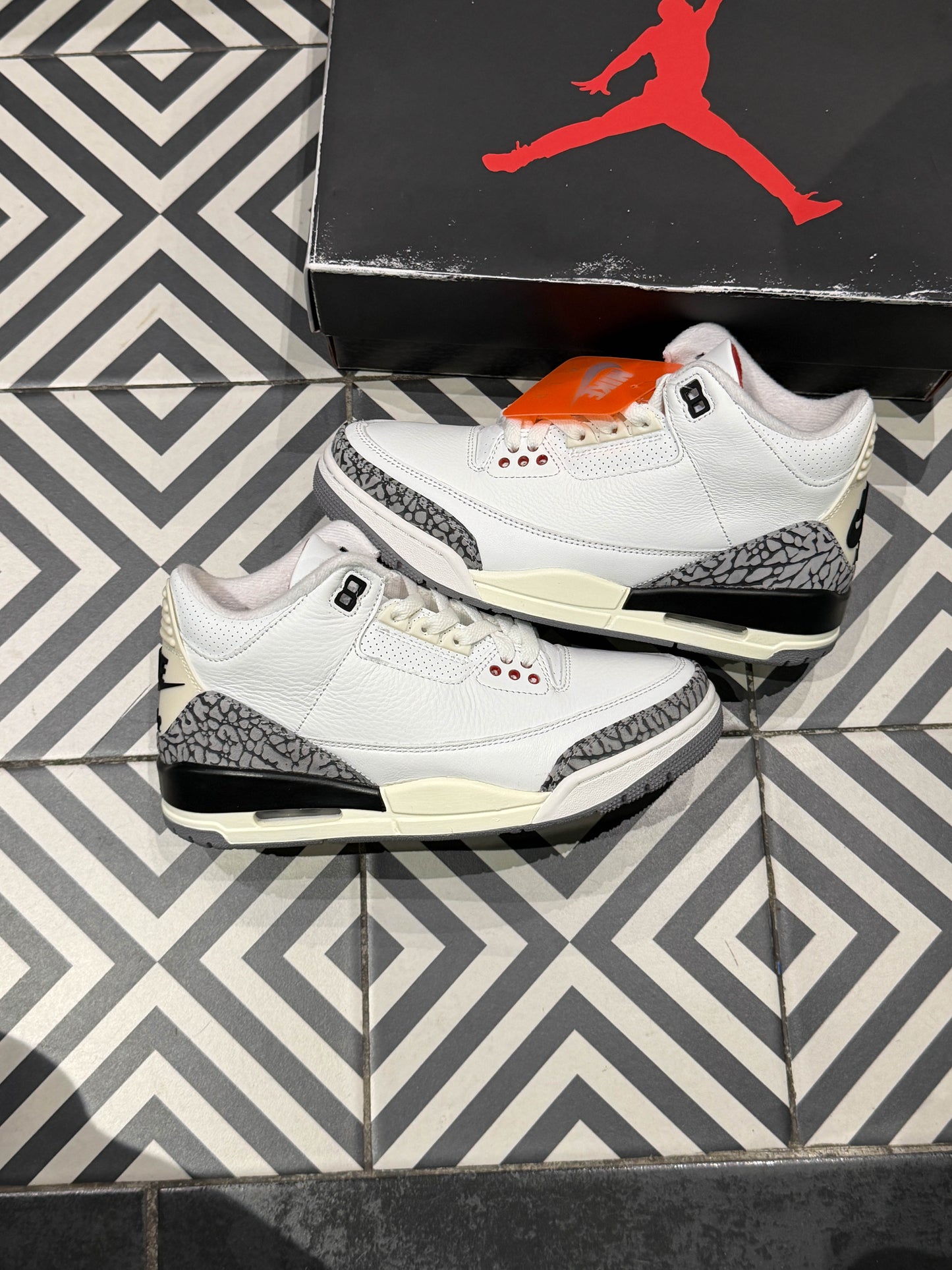 Jordan 3 White Cement Reimagined (Taille 38,5)