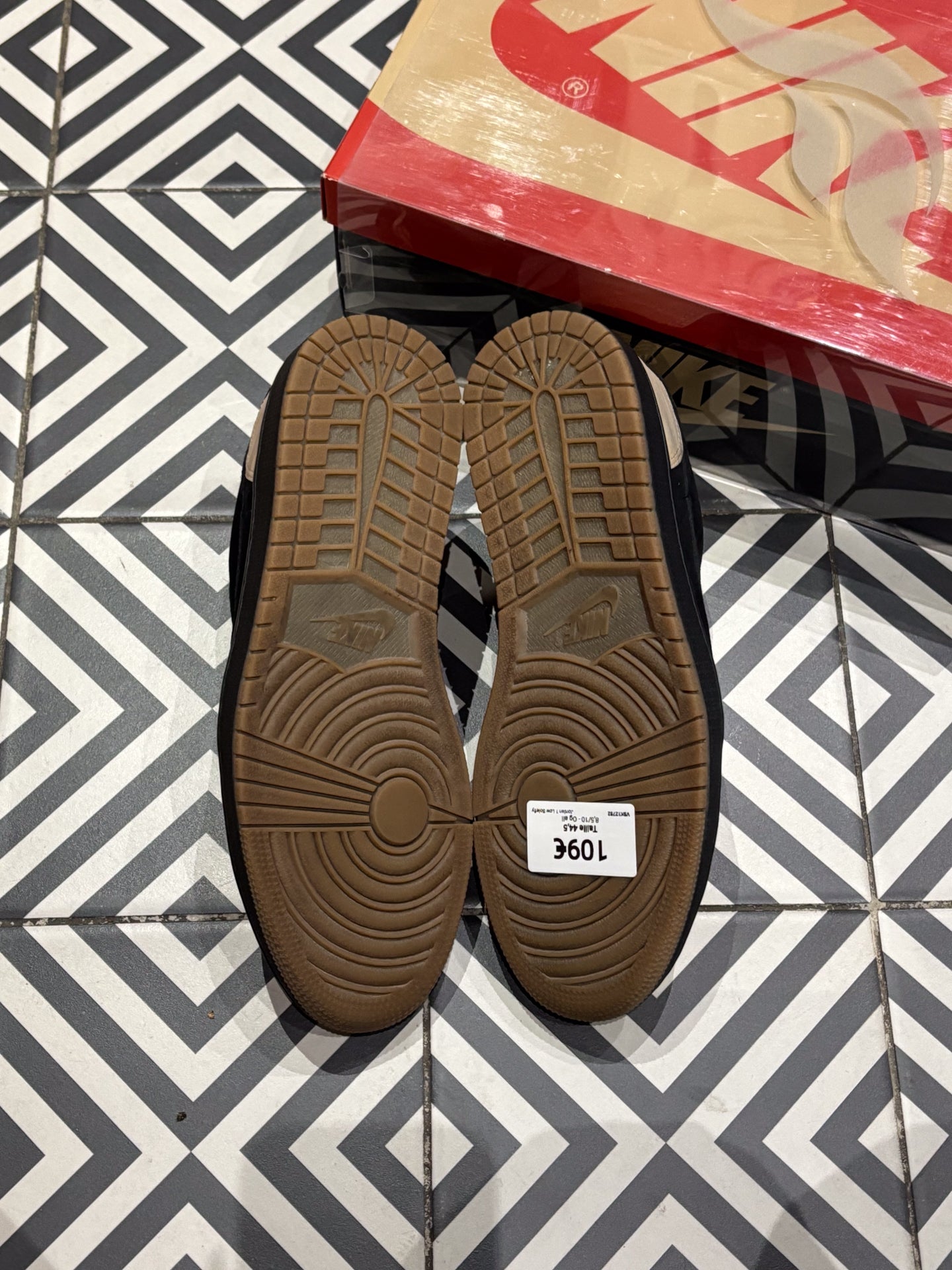 Jordan 1 Low Solefly (Taille 44,5)
