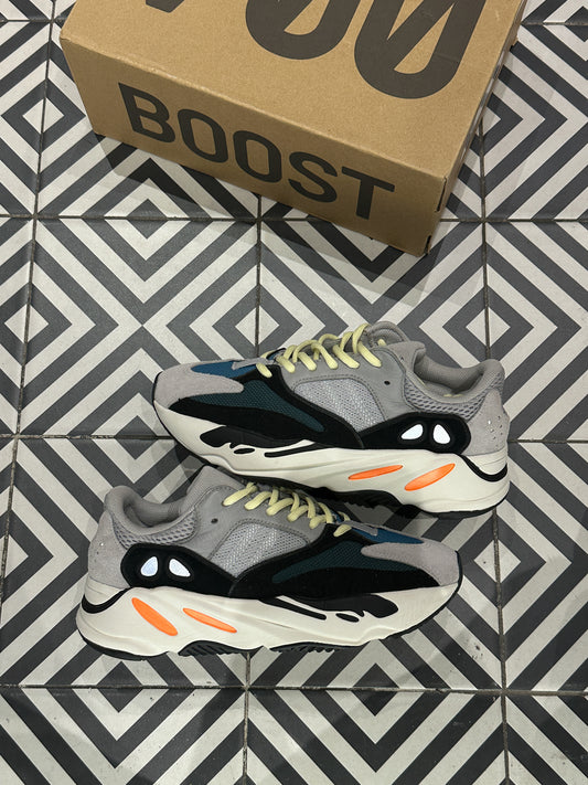 YEEZY 700 Wave Runner (41 1/3)