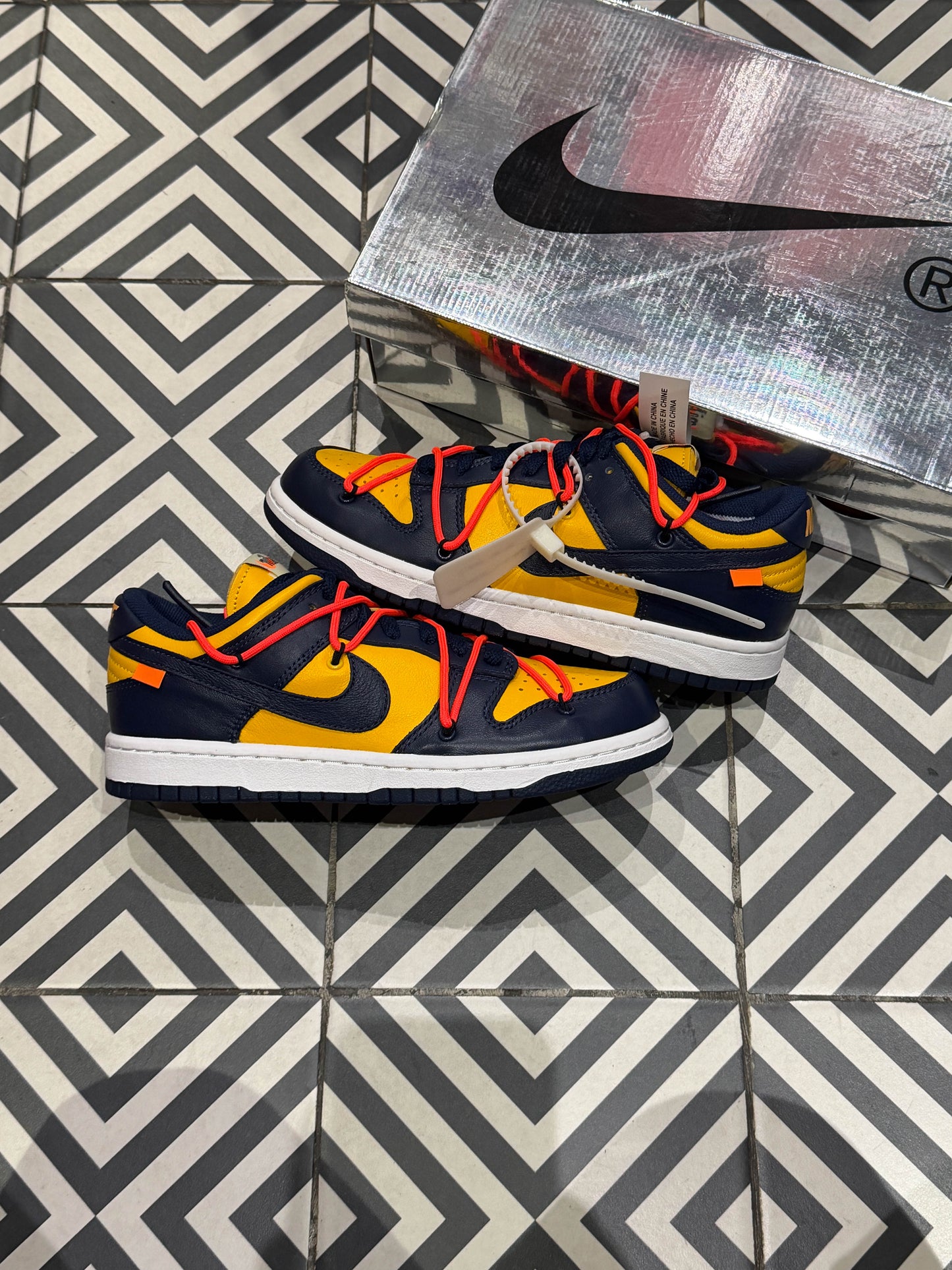 Dunk Off-White Michigan (Taille 40)