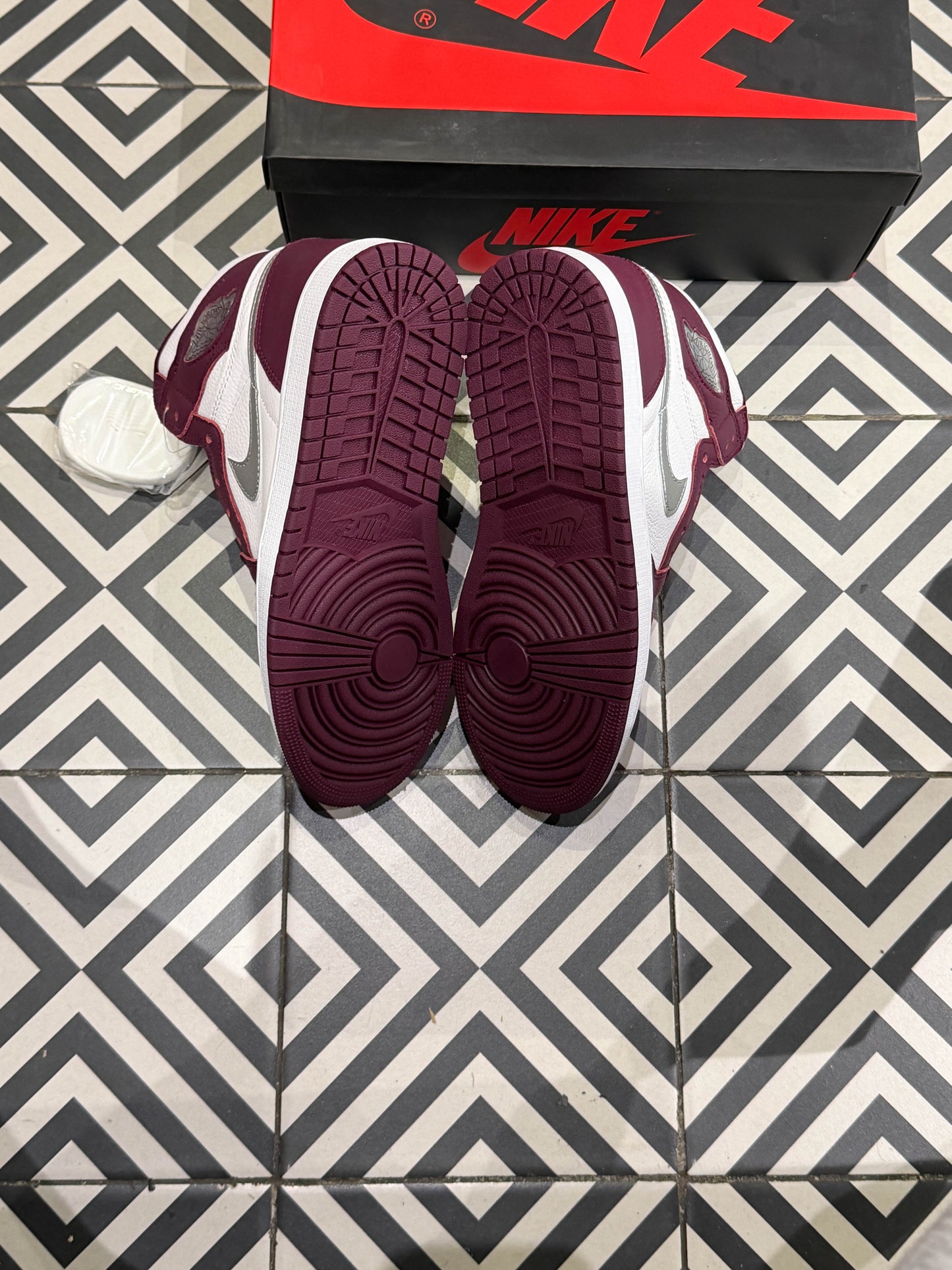 Jordan 1 High Bordeaux (Taille 41)