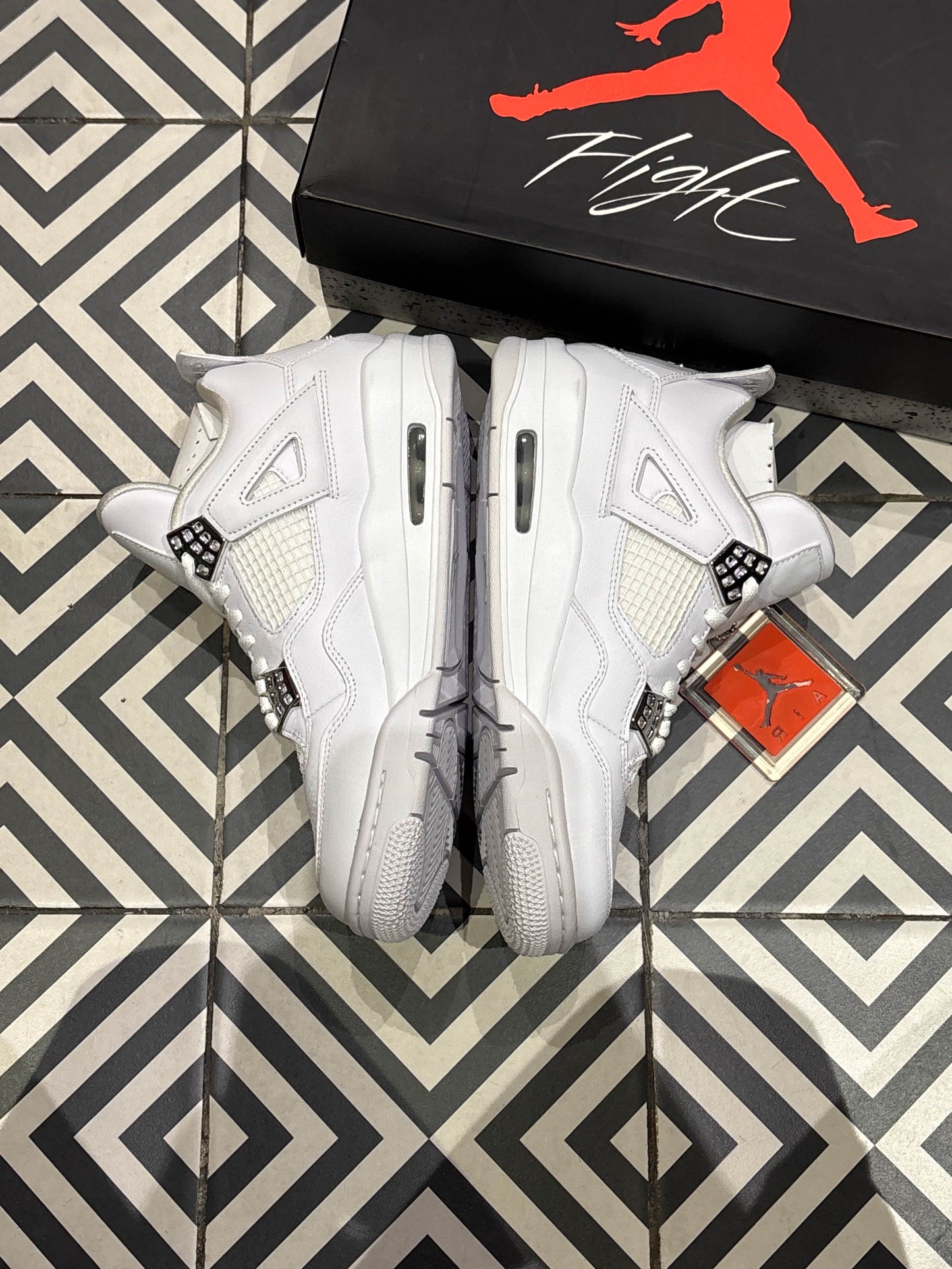 Jordan 4 Pure Money (Taille 41)