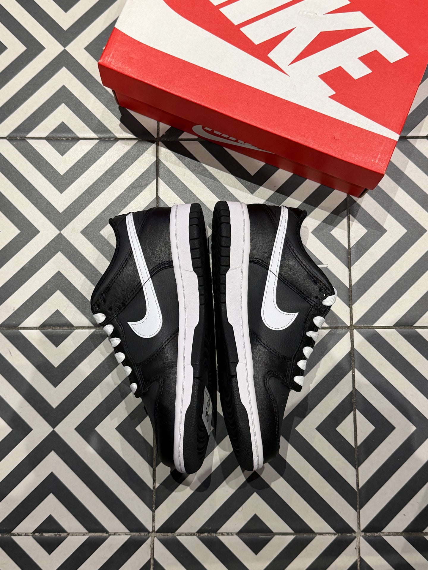 Dunk Low Reverse Panda GS (Taille 37,5)