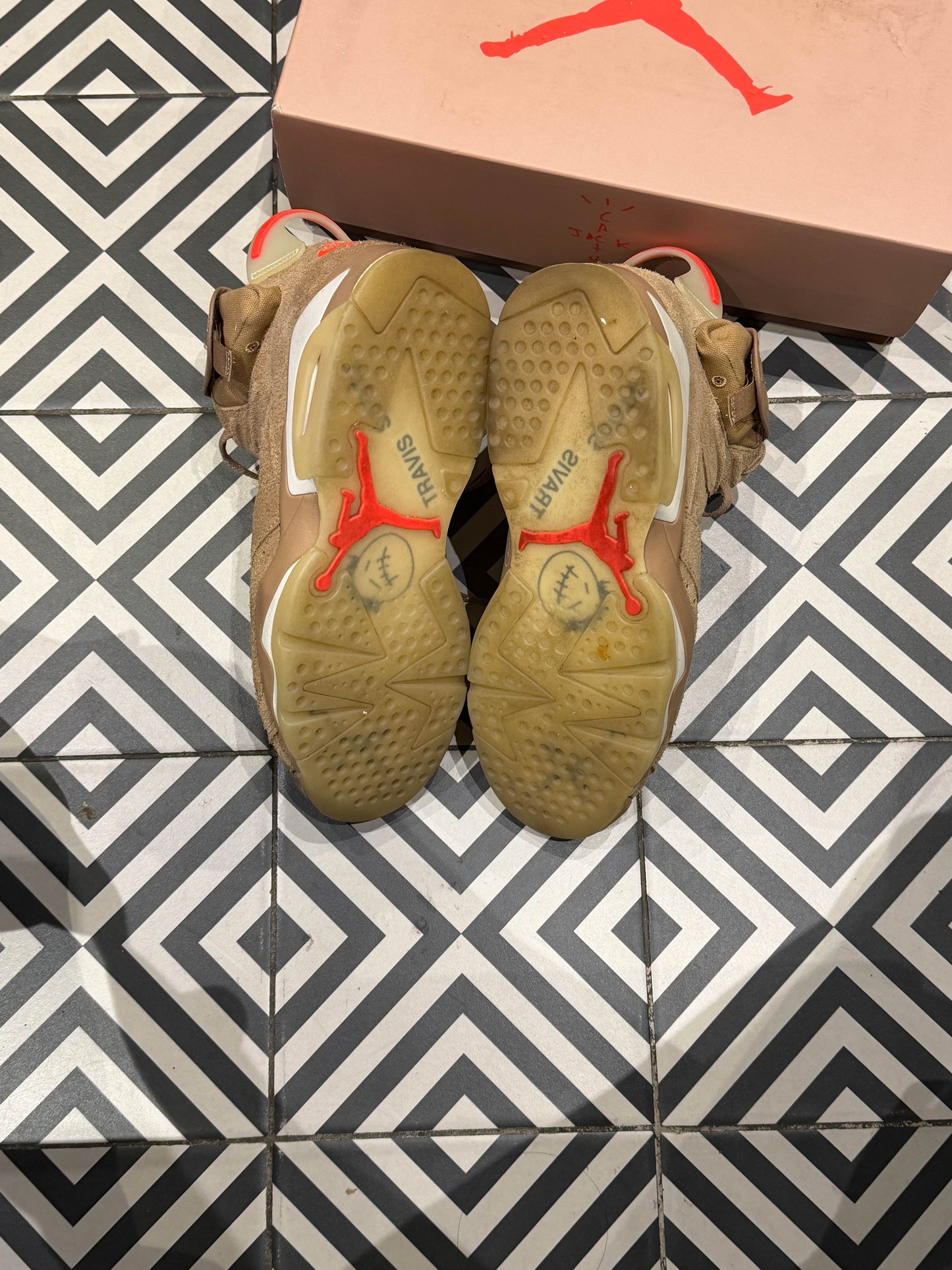 Jordan 6 Travis Scott British Kaki (Taille 44)