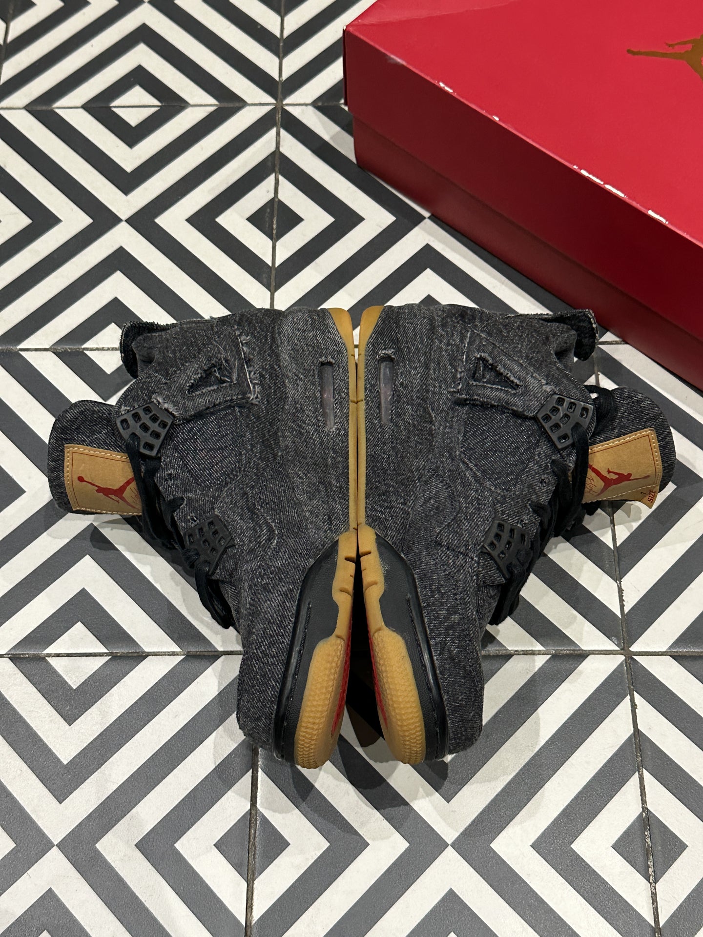 Jordan 4 Levis Black (40)