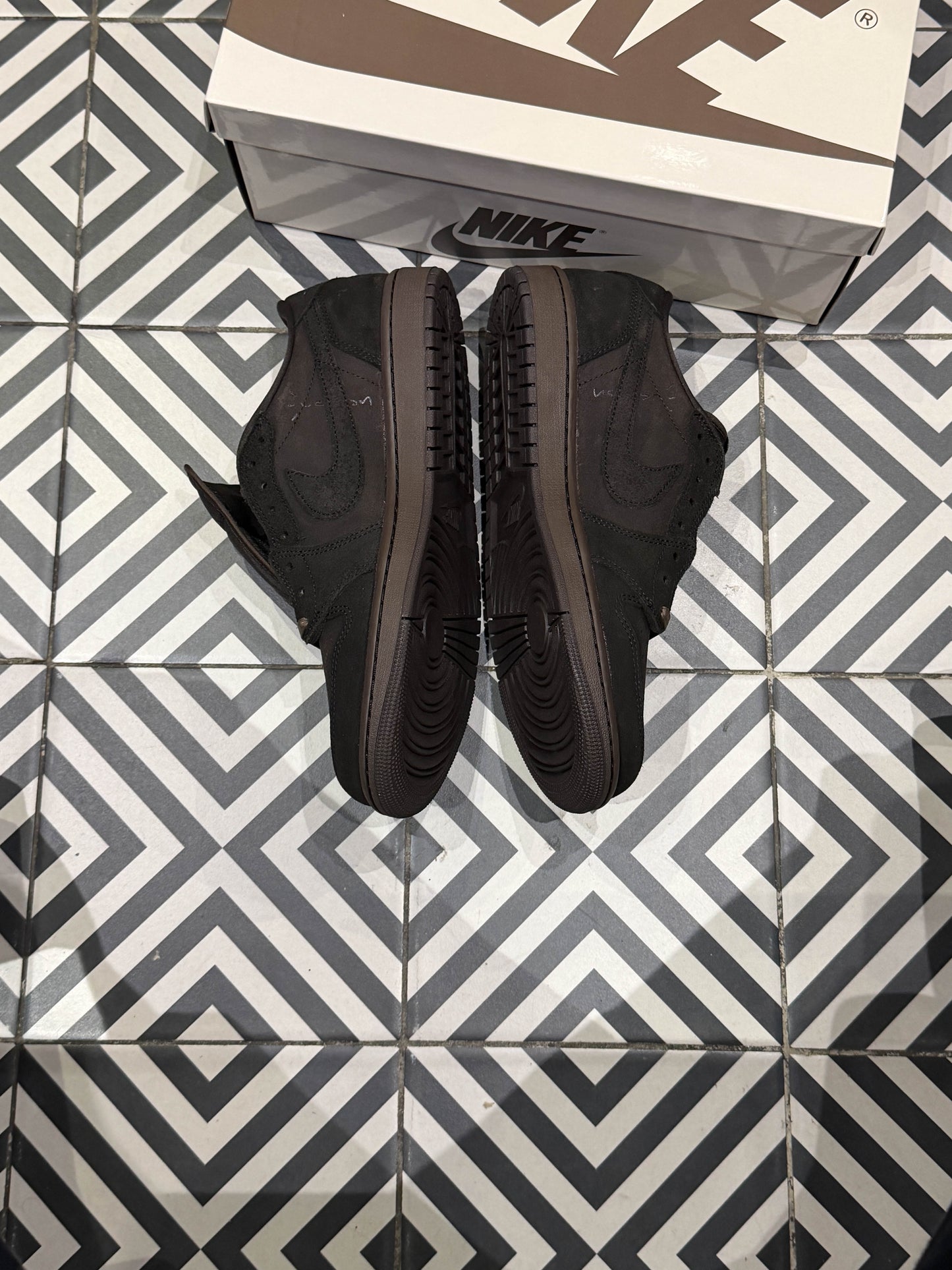 Jordan 1 Low Travis Scott Velvet Brown (Taille 44,5)