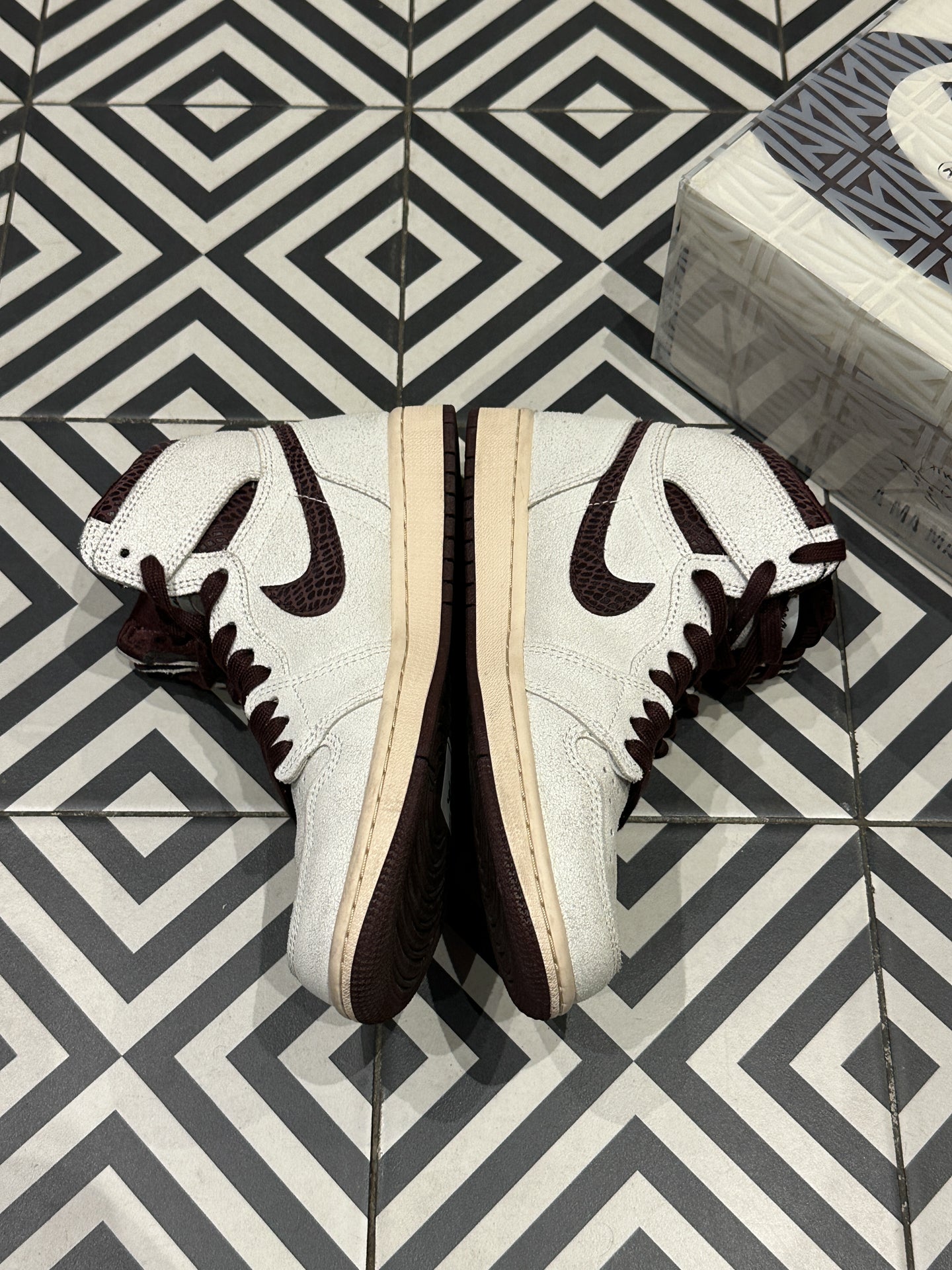 Jordan 1 High a Ma Maniere (41)