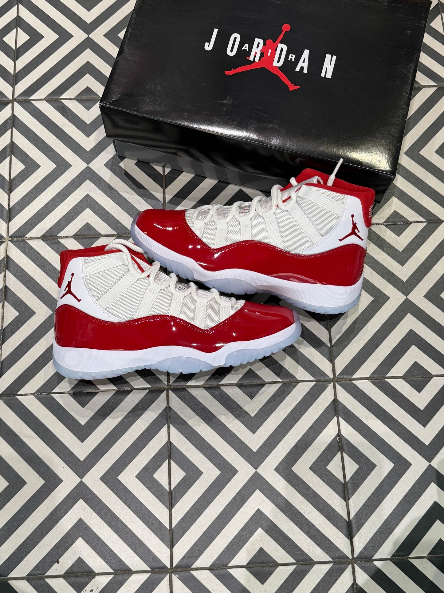 Jordan 11 Cherry (Taille 41)