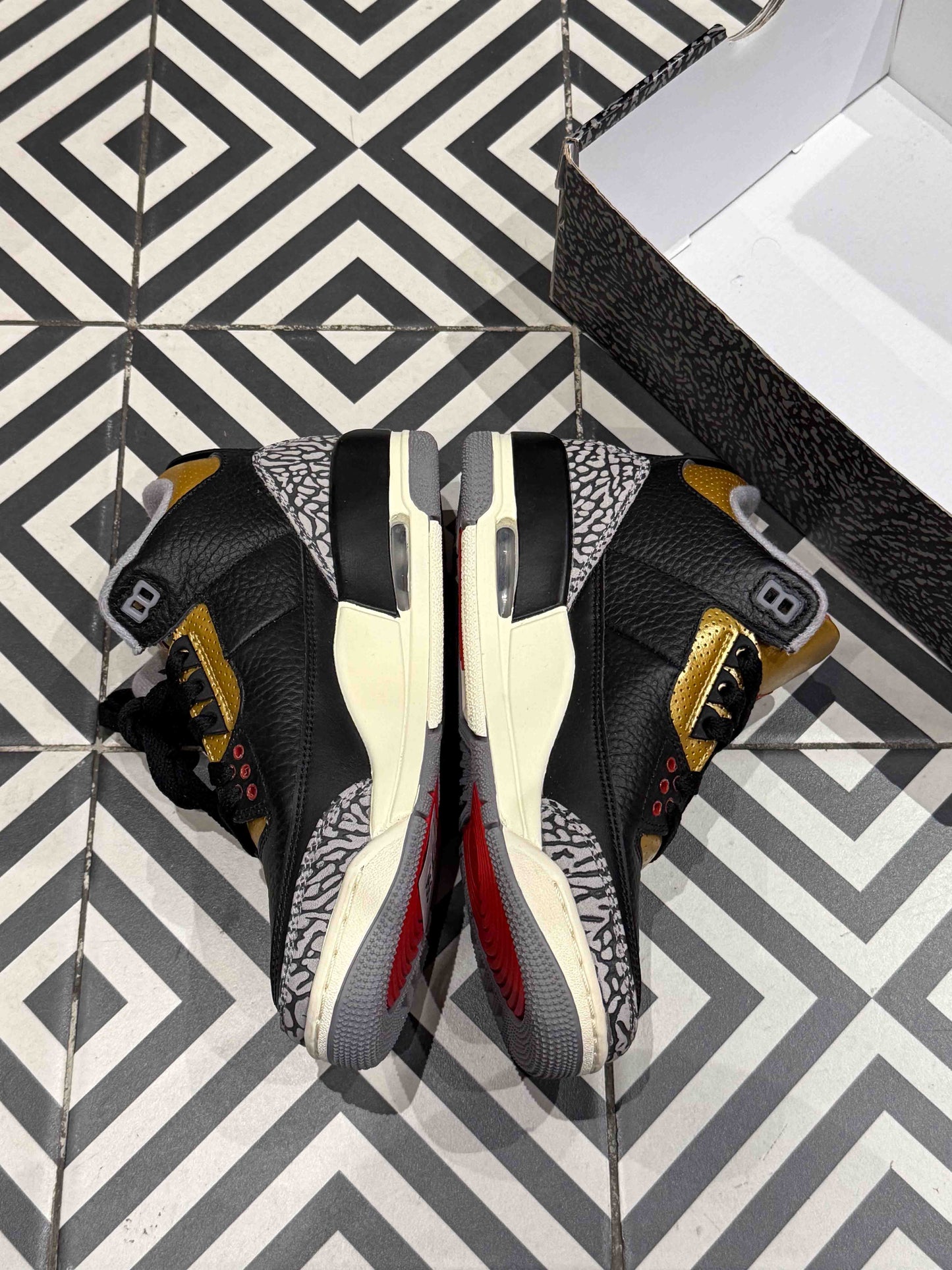 Jordan 3 Black Cement Gold (Taille 37,5)