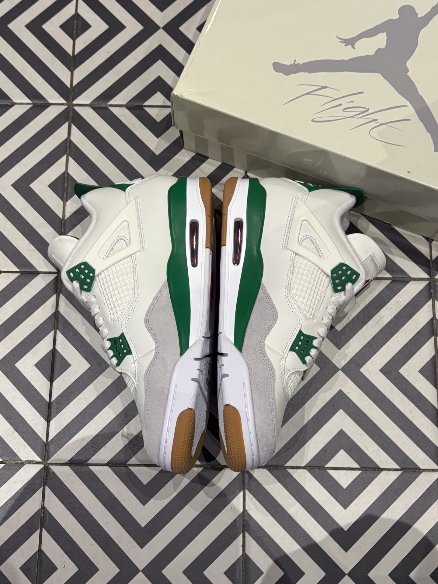 Jordan 4 SB Pine Green (Taille 44,5)