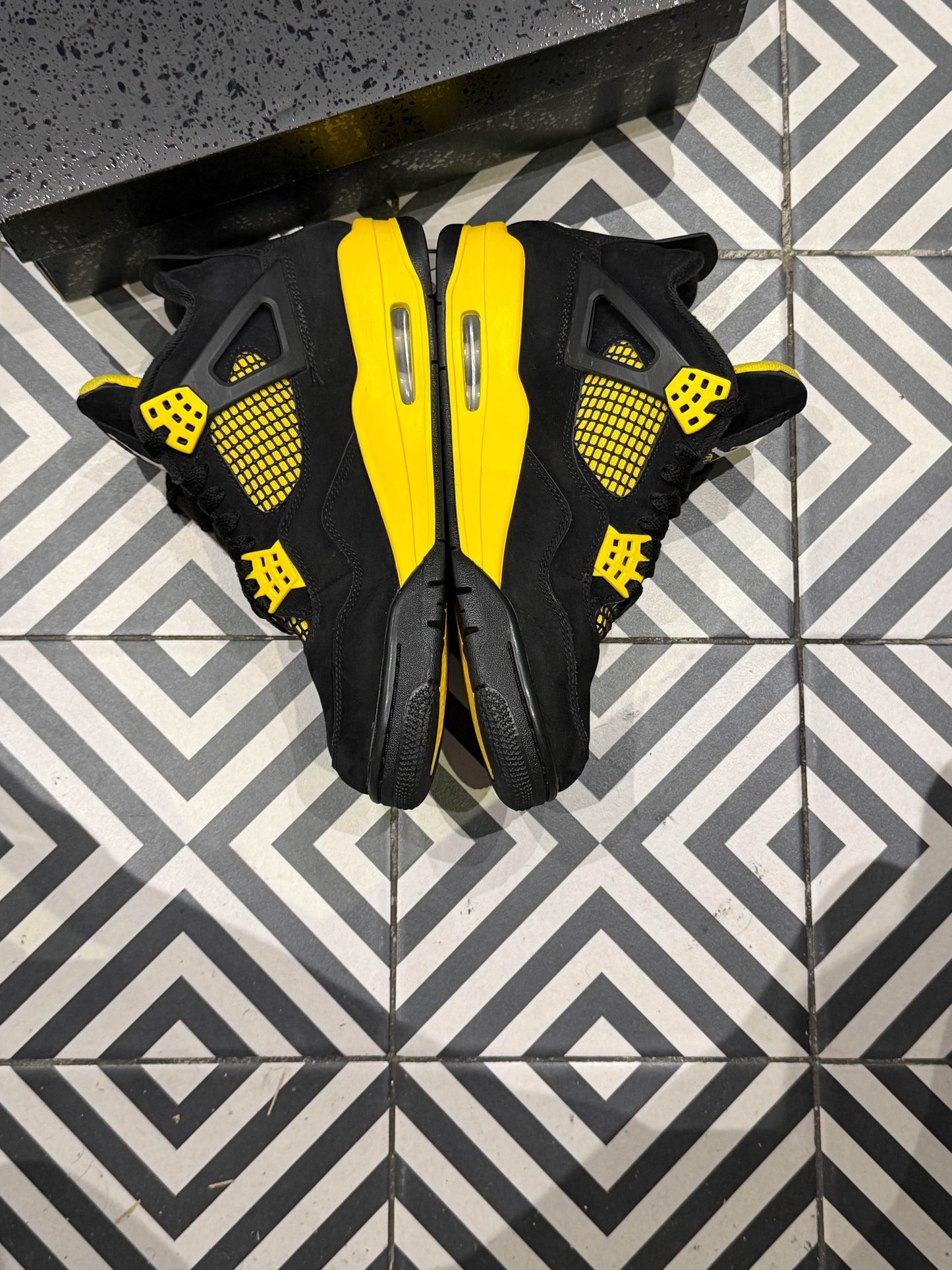 Jordan 4 Thunder (Taille 41)