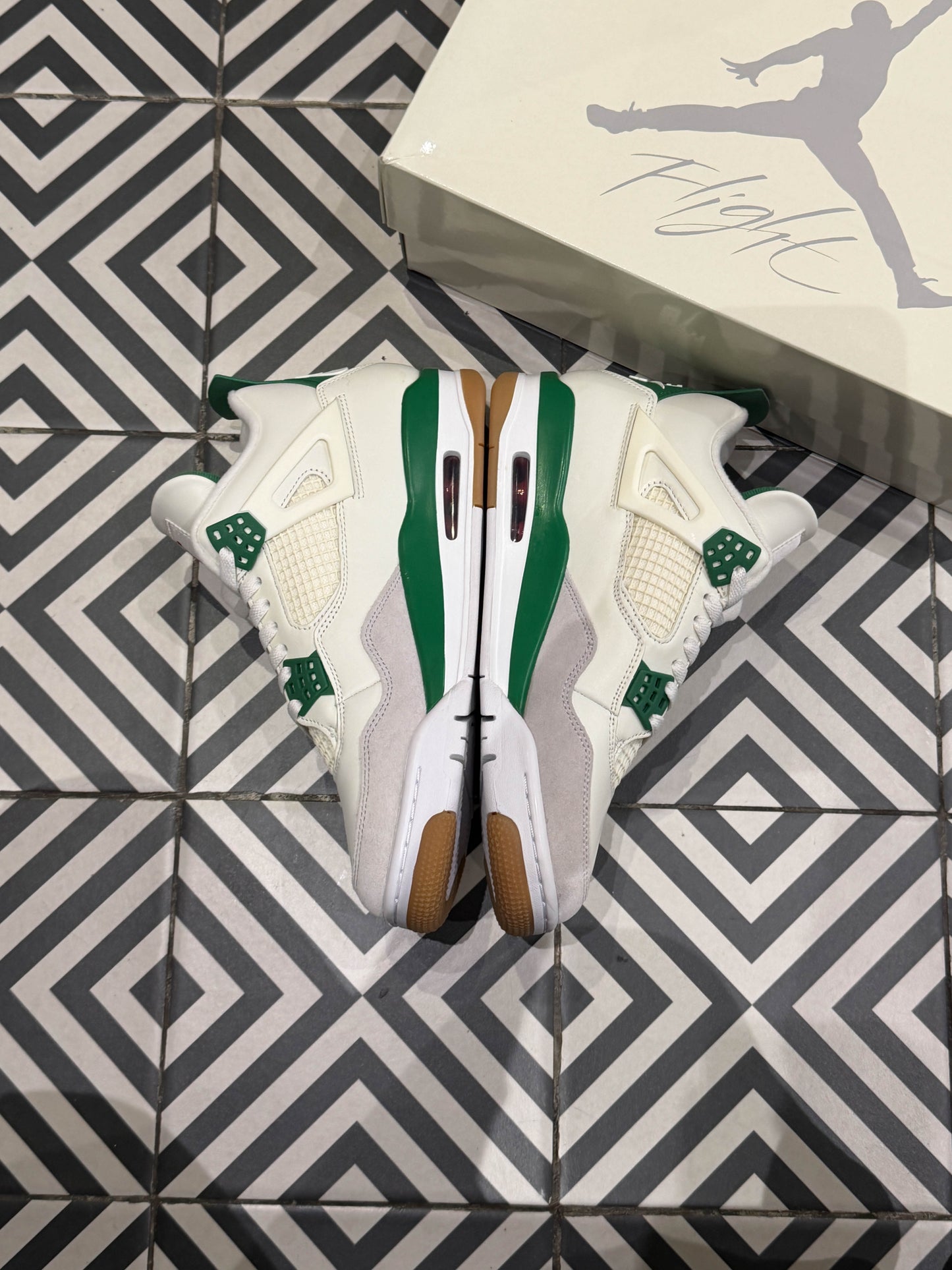 Jordan 4 SB Pine Green (Taille 42)