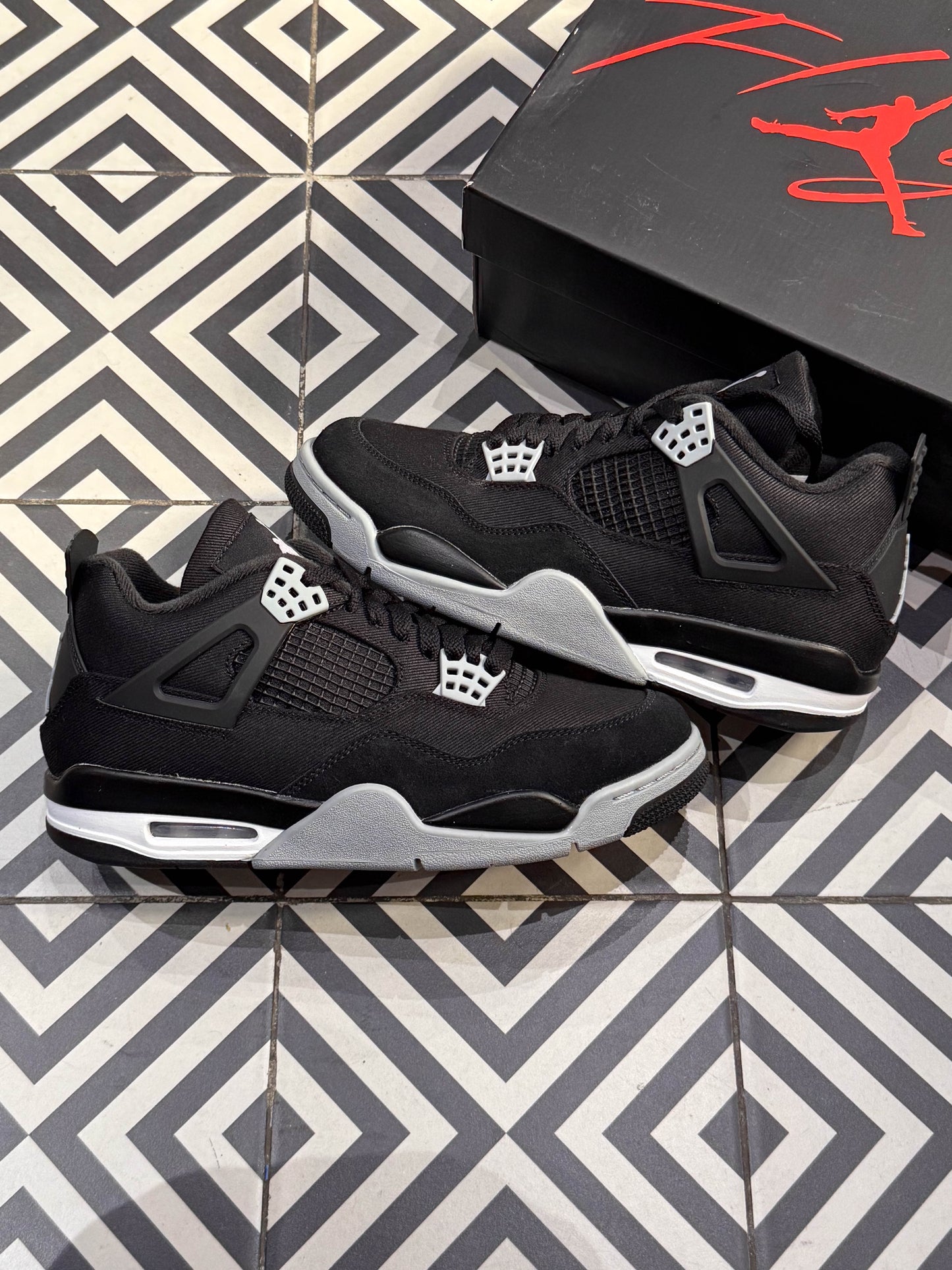 Jordan 4 Black Canvas (Taille 42)