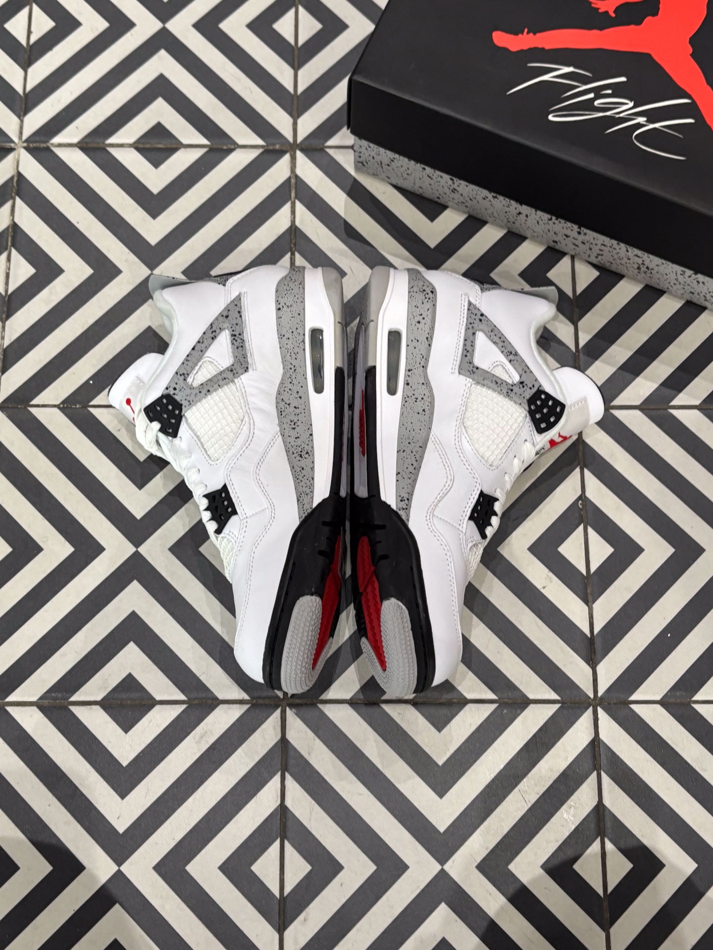 Jordan 4 White Cement 2016 (Taille 40,5)