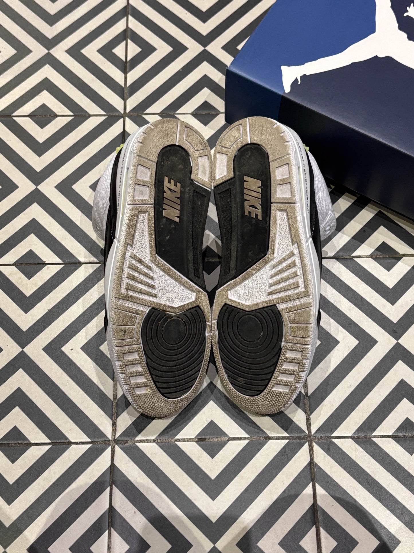 Jordan 3 Fragment (Taille 42,5)