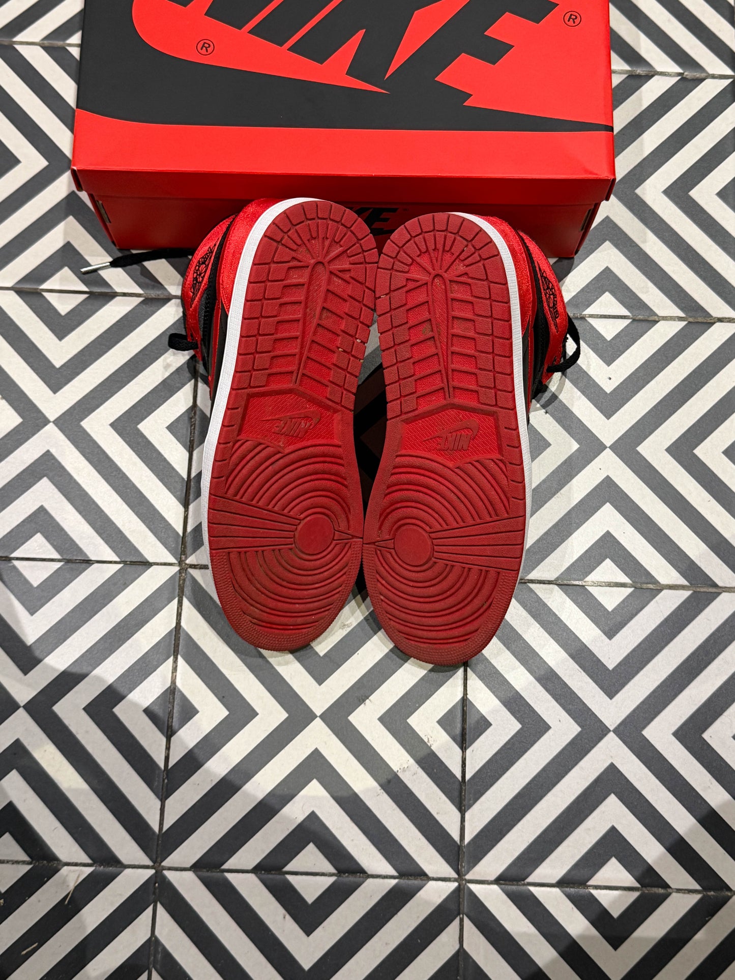 Jordan 1 High Satin Bred (Taille 44)